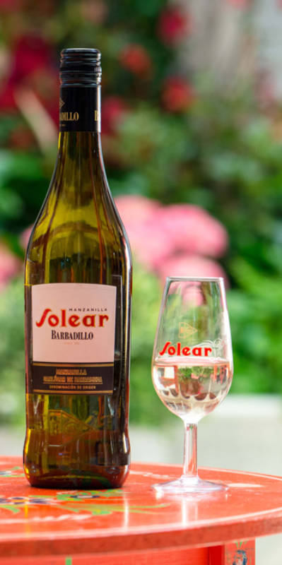 Diseño de etiqueta y contraetiqueta Manzanilla Solear