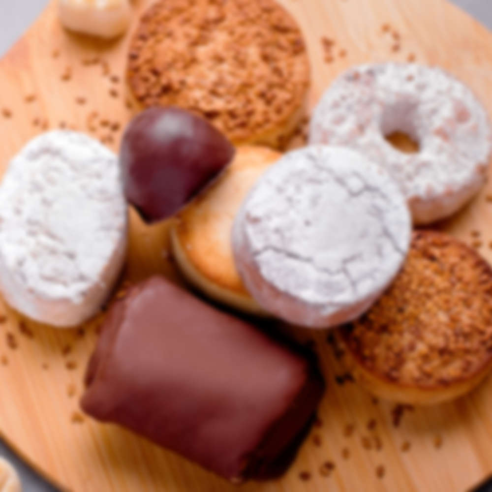 Gama de dulces San Antonio en bodegón desenfocado