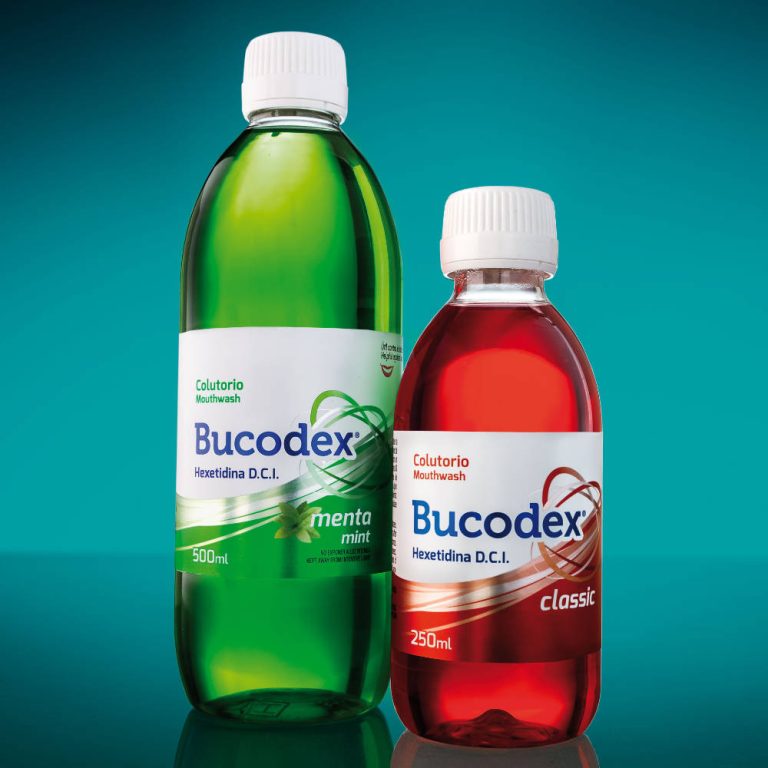 Botellas de colutorio Bucodex en presentación comercial