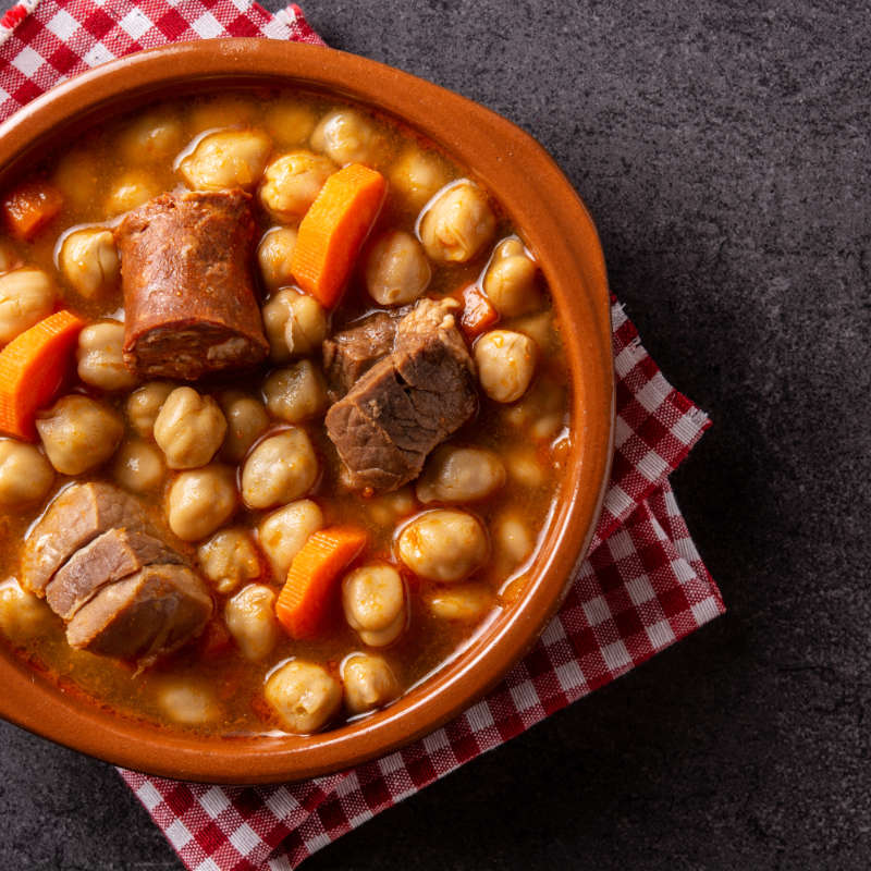 Plato de cocido Montealbor en envase para venta en lineal