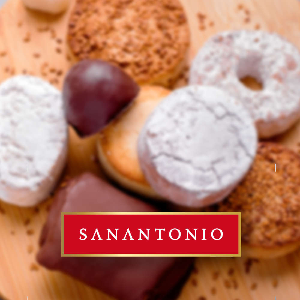 Logo San Antonio aplicado sobre fondo fotográfico para comunicación visual