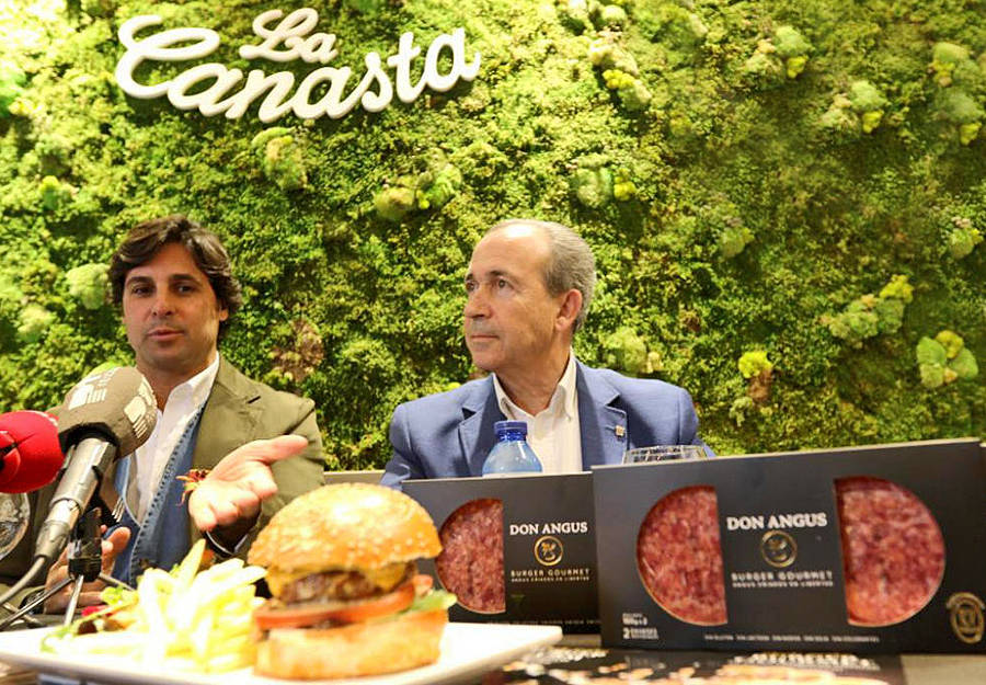 Aparición mediática de Don Angus en comunicación corporativa