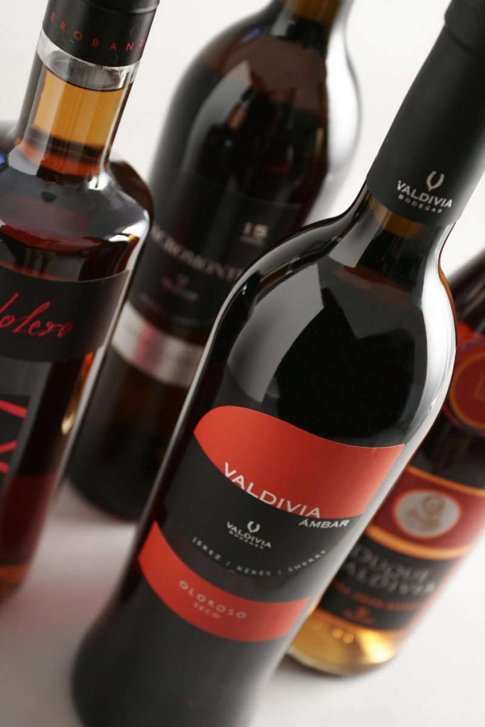 Muestra de diseño de etiquetas de vinos y brandy Bodegas Valdivia